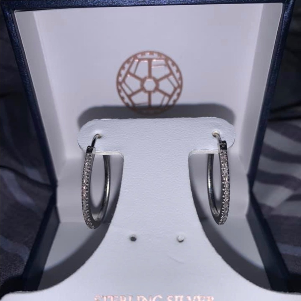 1/10 ctw diamond earings 925 sterling silver.🌸